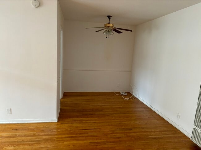 Building Photo - 10749 Camarillo St