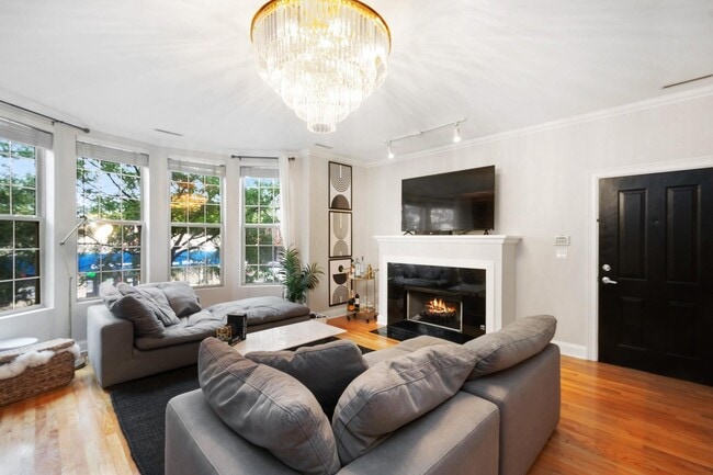 Photo - 1801 W Addison St Apartment