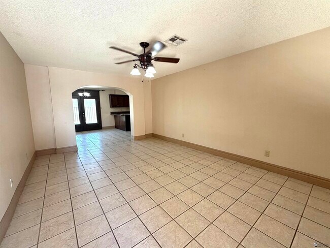 Foto del edificio - 4584 W 18th Pl