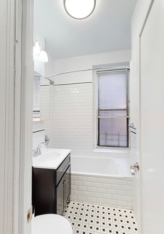 Building Photo - 47 E 124th St