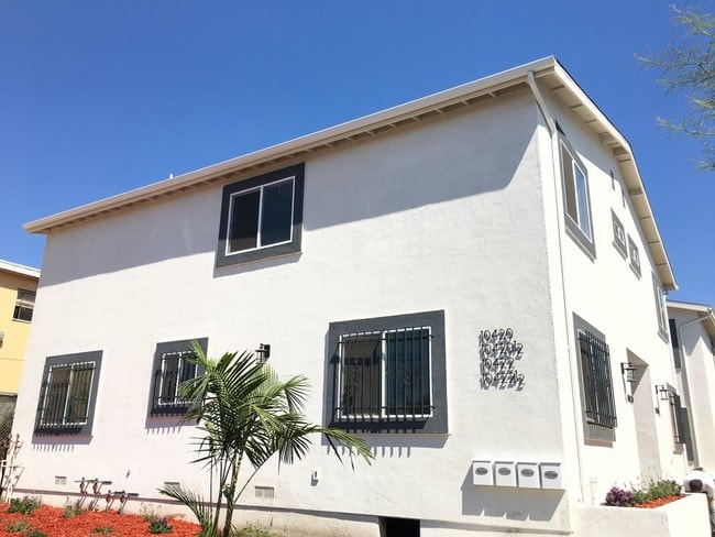Photo - 10420 S Figueroa St Townhome