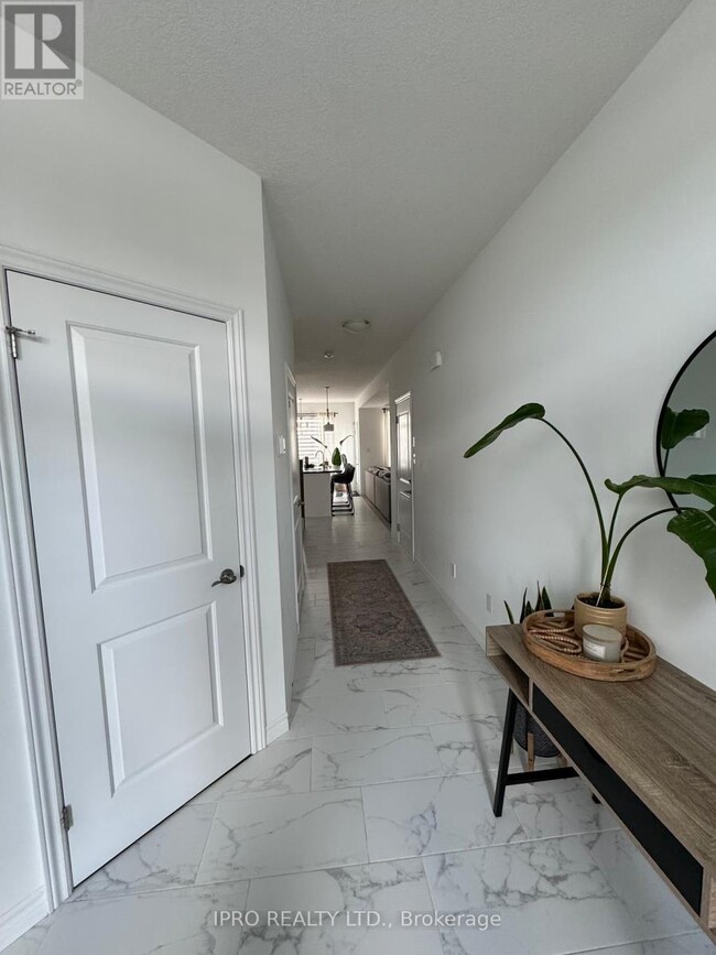 Building Photo - 1752 Finley Cres