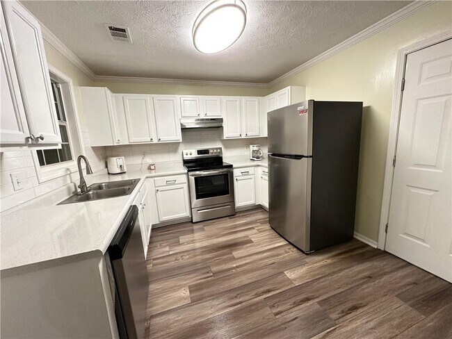 Building Photo - 1936 Patterson Park Pl