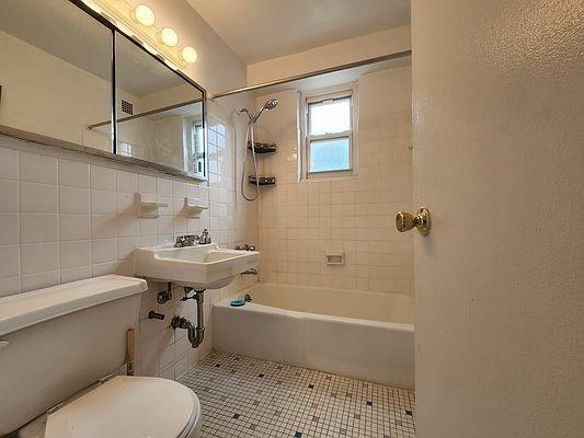 Foto del edificio - 2 bedroom in BRONX NY 10463