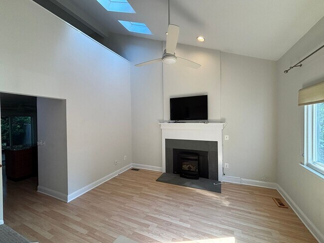 Foto del edificio - Adorable 1 bedroom 1.5. bath end unit townhouse in Annapolis