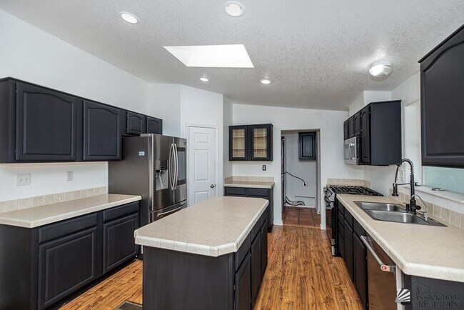 Foto del edificio - 10439 E 37th St