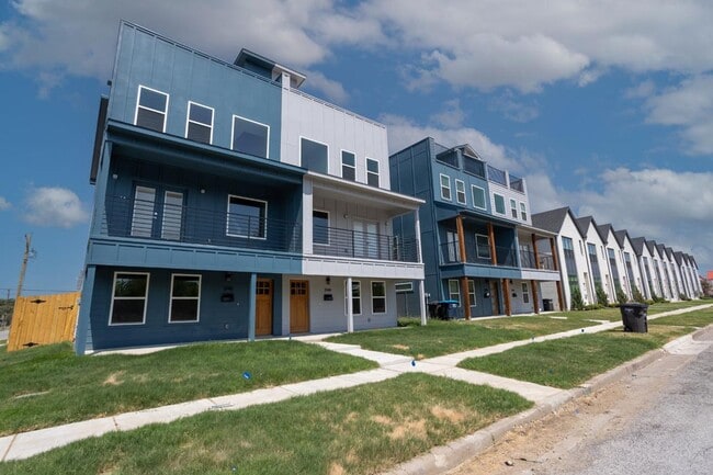 Foto del edificio - 3226 Forest Park Blvd