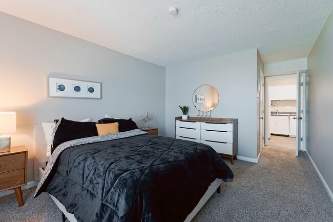 Bedroom - Crossing at Northpointe Apartments