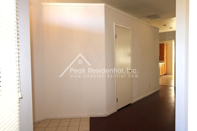 Building Photo - Nice Elk Grove 3bd/2ba Home with 2 Car Garage