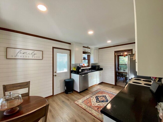Foto del edificio - 2112 Westfield Dr