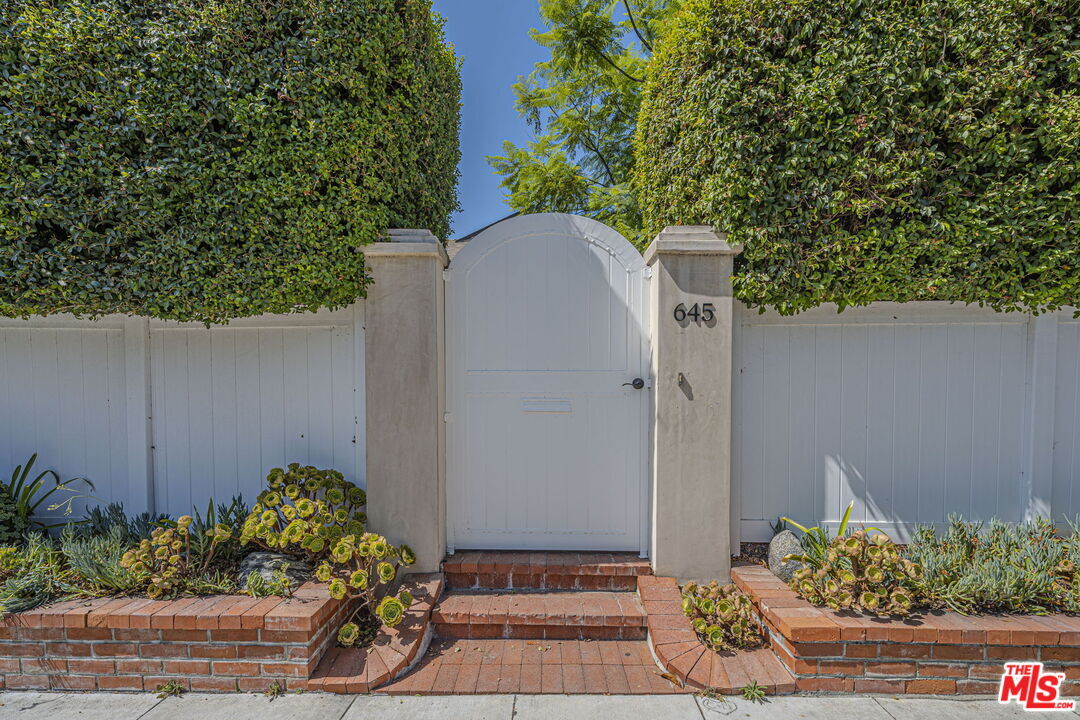Primary Photo - 645 N Sierra Bonita Ave