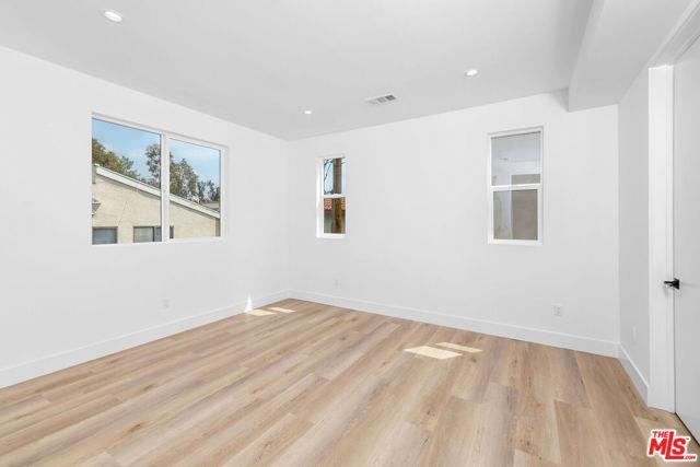 Foto del edificio - 4337 Dixie Canyon Ave