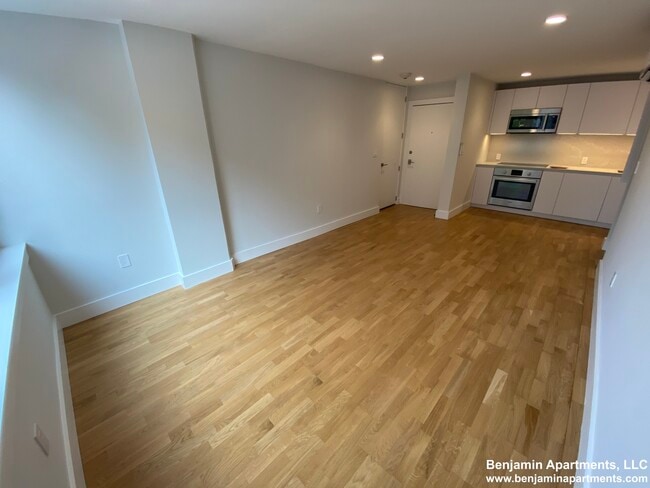 Building Photo - 334 Harvard St