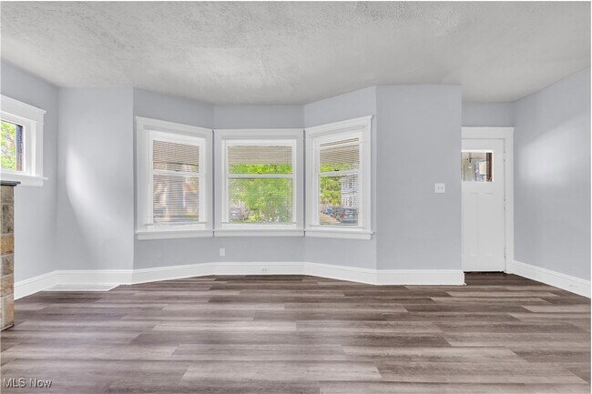 Building Photo - 3209 W 92nd St