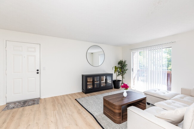 Building Photo - Northwoods Reserve