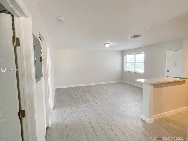 Foto del edificio - 930 N 14th Ct