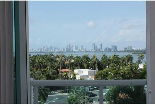 Foto principal - 7900 Harbor Island Dr