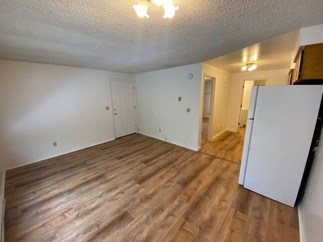 Building Photo - 160 Manbrin Dr NE