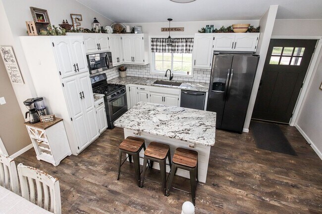 Foto del edificio - Beautiful newly remodeled home in quiet Sa...