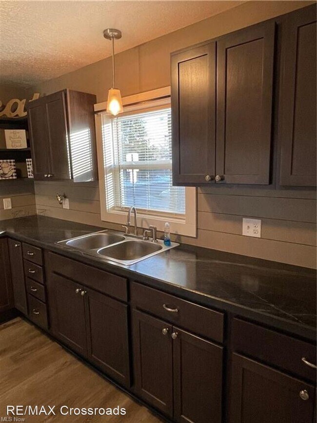 Foto del edificio - 3 br, 1 bath House - 1040 Burkhadt Ave