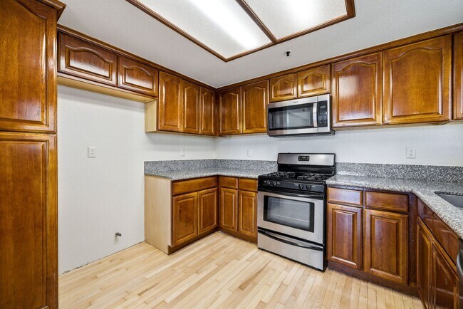 Building Photo - Upgraded Condo with Dual Masters in Gated Community in Orange