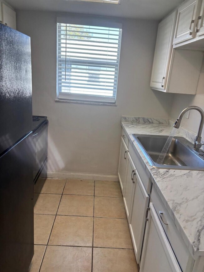 Foto del edificio - 1875 40th Ave