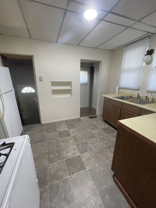 Building Photo - 1728 S 4th St