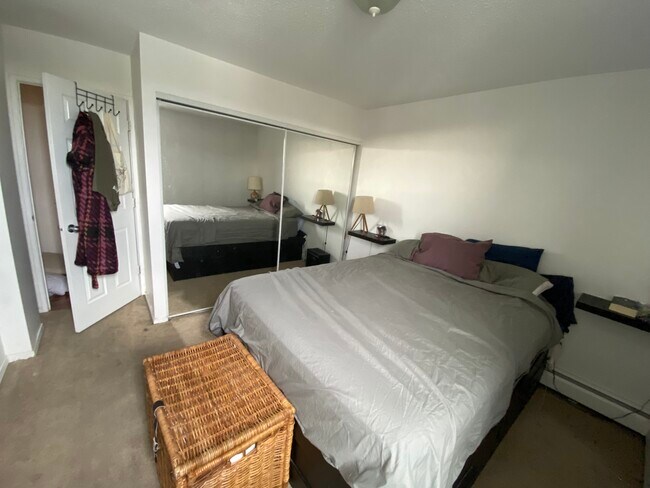 Photo du bâtiment - 715 15 Av SW