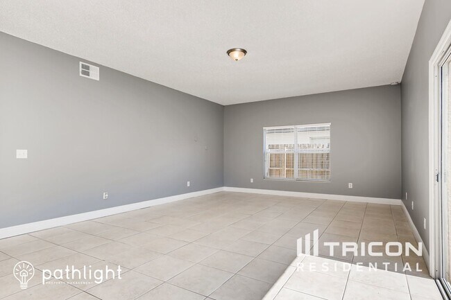 Building Photo - 102 Knights Hollow Dr