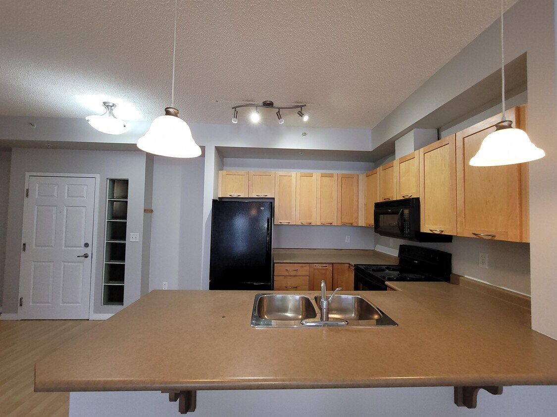 Photo principale - 4245-4139 139 Ave NW