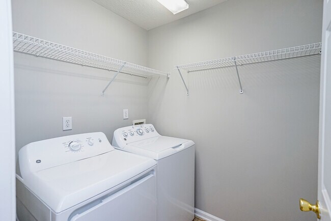 Building Photo - 2 Cobb Hall Ct