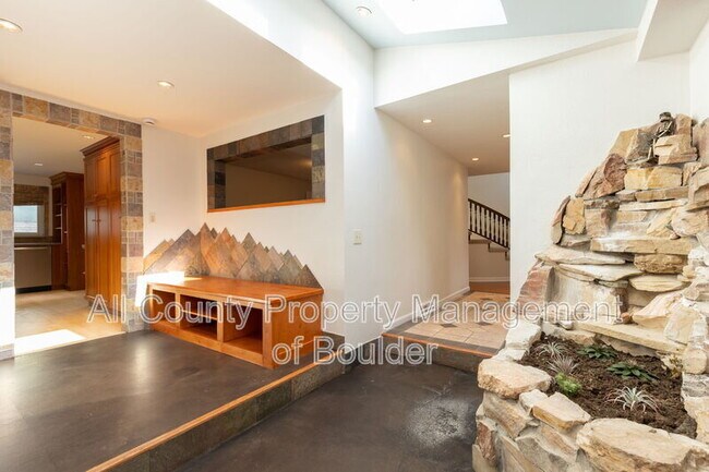 Building Photo - 4740 McKinley Dr