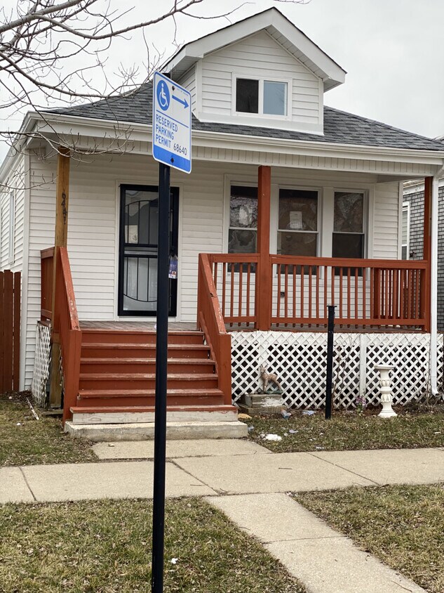 Primary Photo - 6441 S Claremont Ave