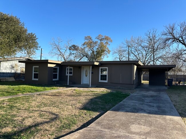 Building Photo - 1709 Navidad St