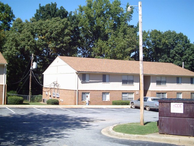 Building Photo - 900 Church St