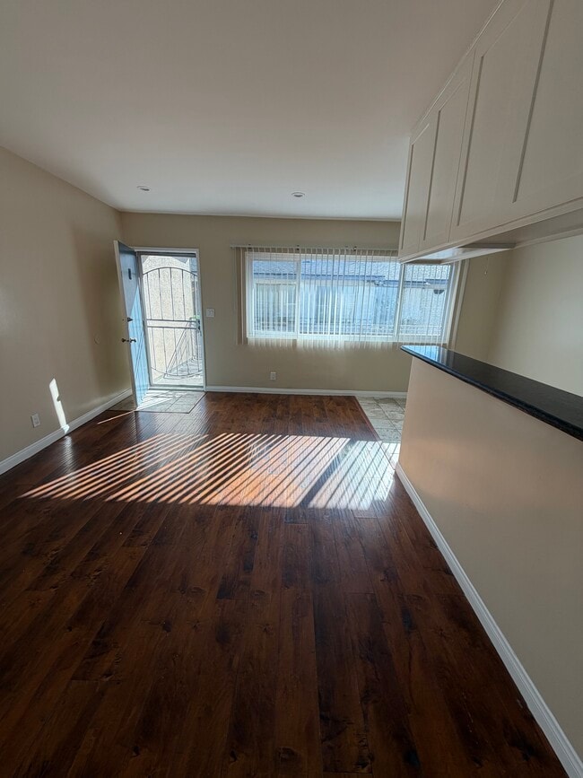 Building Photo - 15117 Budlong Ave