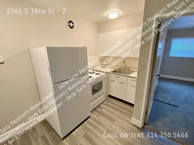 Building Photo - 2365 S 39th St