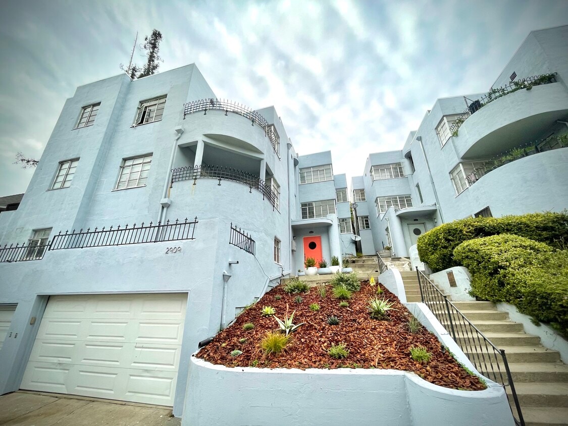 Front Exterior - 2909 Park Blvd