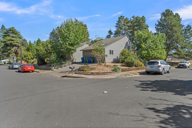 Foto del edificio - 9th Ct Duplex - AL-2402