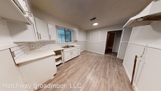 Building Photo - 4 br, 2.5 bath House - 4240 Oakhill