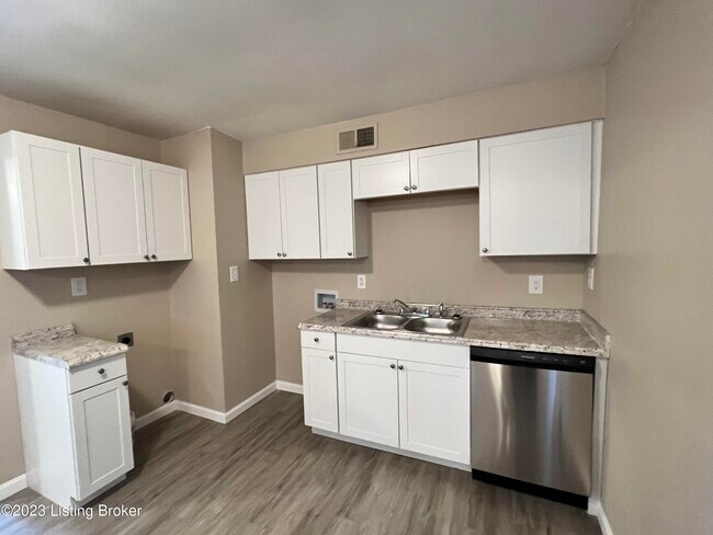Building Photo - 6115 Red Spruce Dr