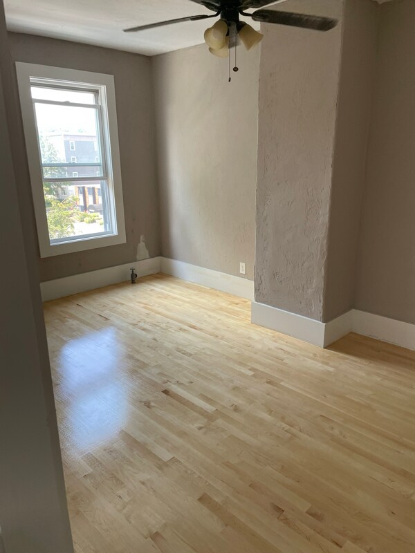 Building Photo - 102 Elm St