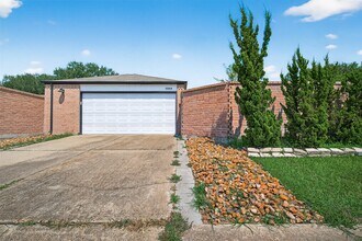 Building Photo - 15914 Val Vista Dr