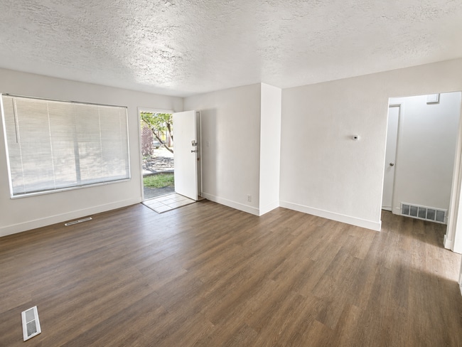 1154-1156 Brooklyn Ave - 1154-1156 Brooklyn Ave Apartment