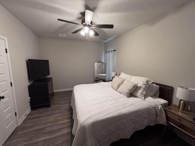 Master Bedroom - 2533 Darlene St