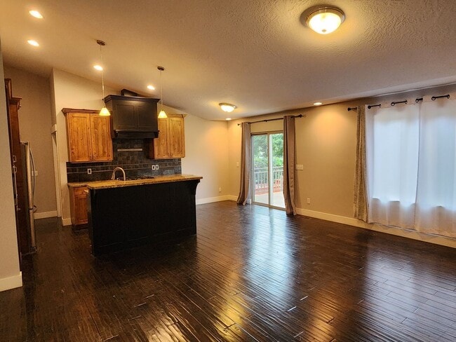 Building Photo - Remodeled 5 Bd Home in Midvale