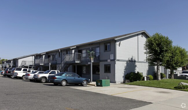 Building Photo - Juniper Villas