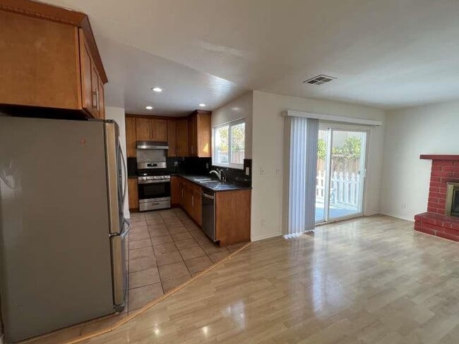 Building Photo - 425 Clauser Dr