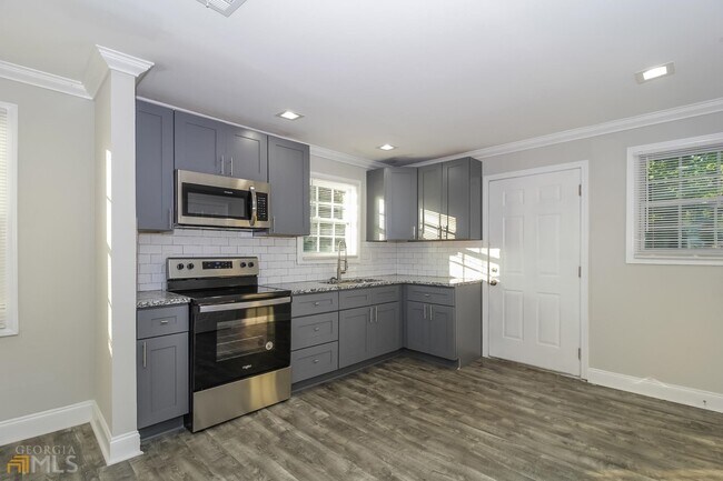 Foto del edificio - 728 Casplan St SW