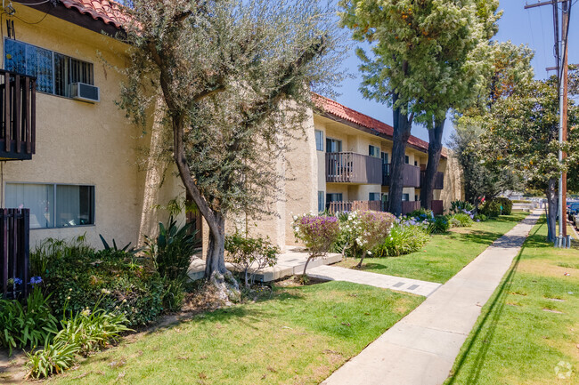 Foto del edificio - Monterey Apartments